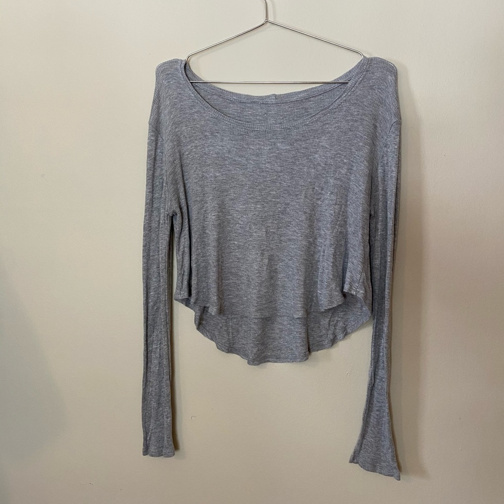 Long sleeve grey crop top